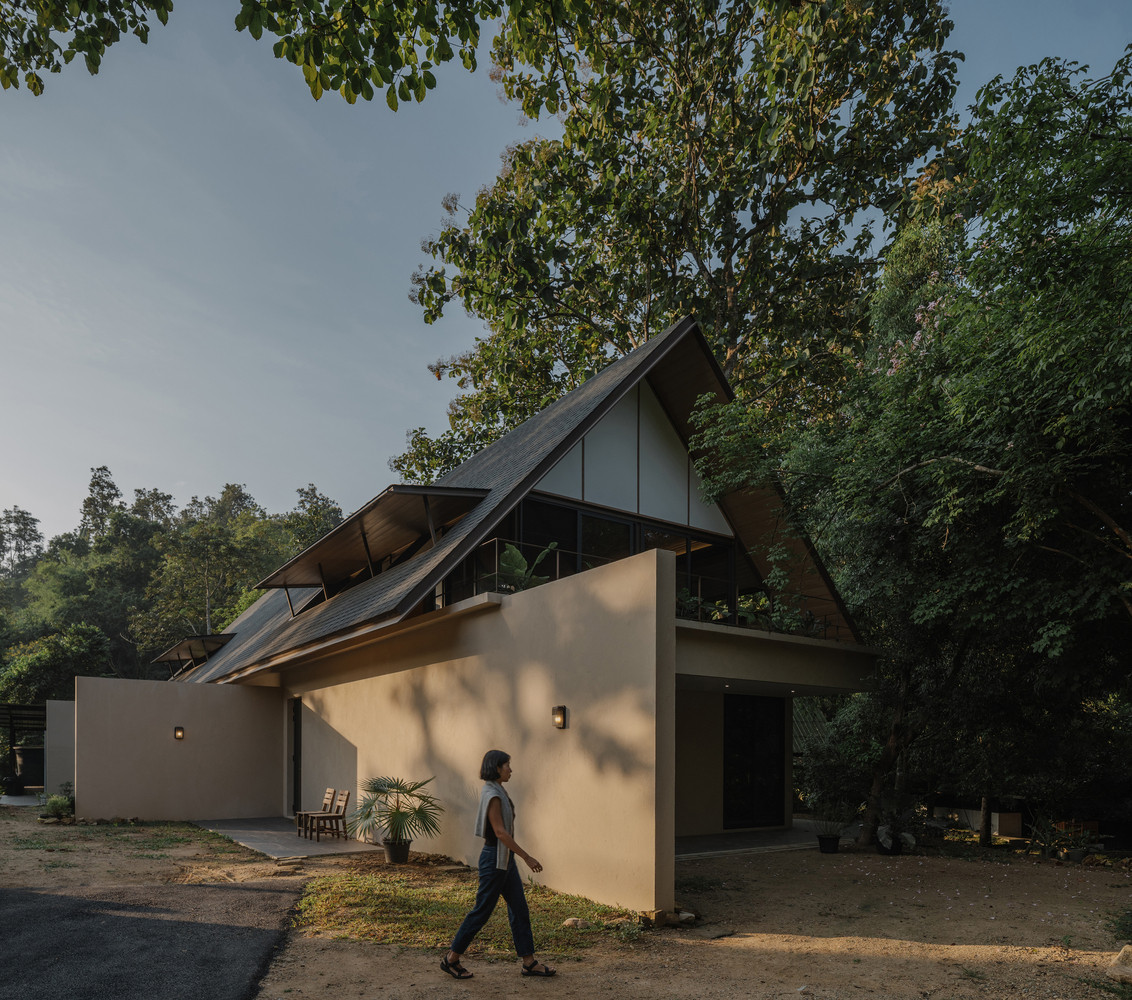 Nhờ cách thiết kế độc đáo, bộ ảnh về ngôi nhà nhanh chóng được nhiều chuyên gia kiến trúc và cộng đồng mạng khen ngợi. Nhờ cách thiết kế độc đáo, bộ ảnh về ngôi nhà nhanh chóng được nhiều chuyên gia kiến trúc và cộng đồng mạng khen ngợi.