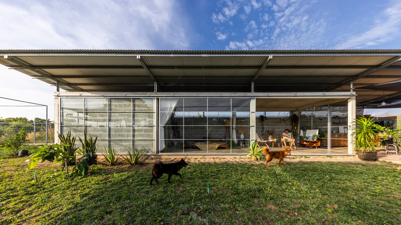 Do đó, kiến trúc sư lên ý tưởng xây dựng một ngôi nhà cấp 4 mái bằng, có thể tận dụng tối đa vật liệu địa phương, để tạo ra môi trường sống riêng rộng rãi và rẻ nhất có thể. Do đó, kiến trúc sư lên ý tưởng xây dựng một ngôi nhà cấp 4 mái bằng, có thể tận dụng tối đa vật liệu địa phương, để tạo ra môi trường sống riêng rộng rãi và rẻ nhất có thể.