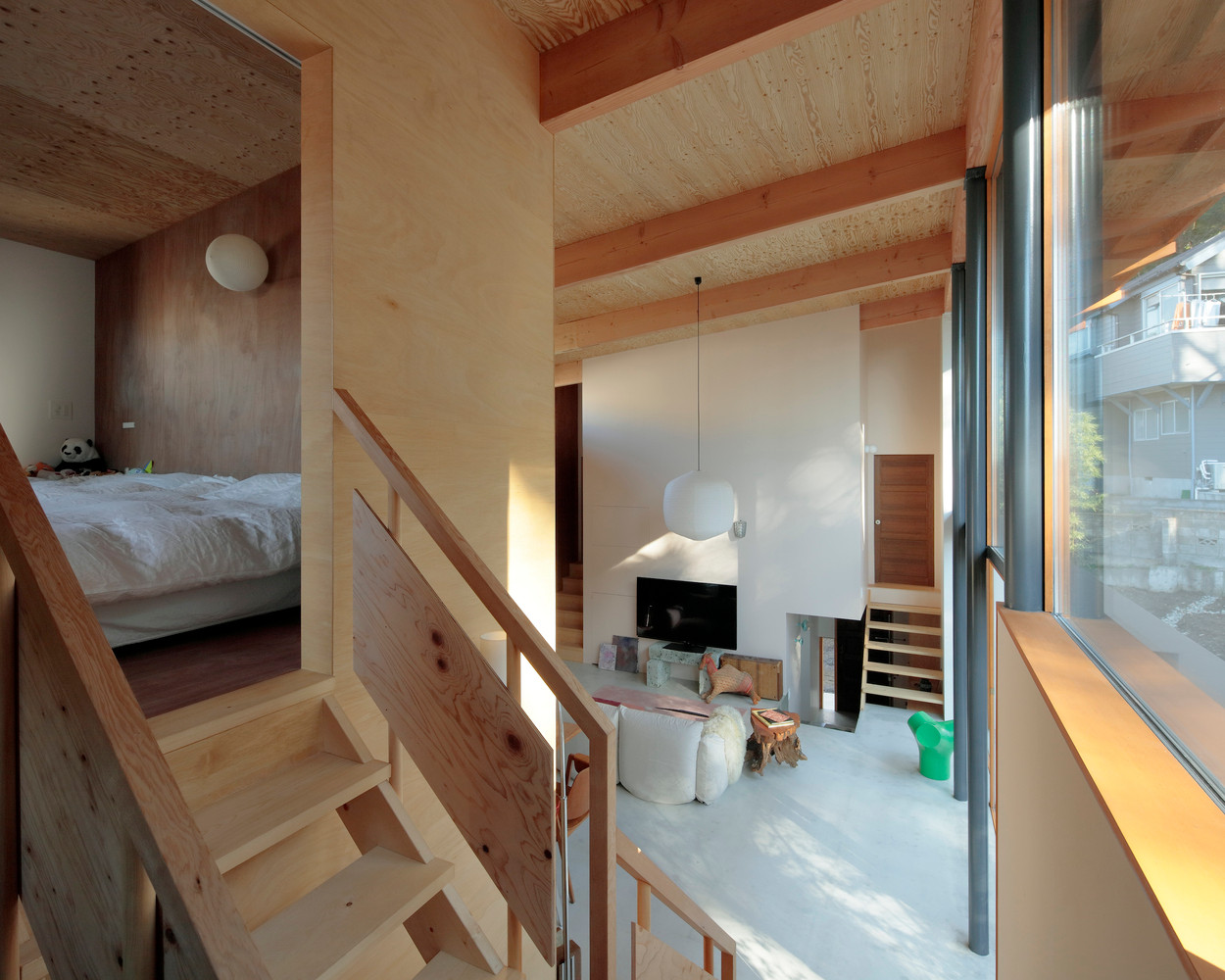 Thiết kế các phòng ngủ được bố trí hai bên, và được đặt ở vị trí cao hơn so với không gian sinh hoạt chung nhằm để đảm bảo sự riêng tư.