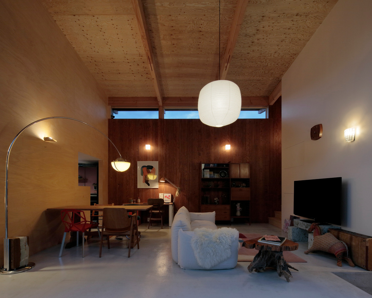 Các chi tiết tuy đơn giản như thảm, tranh treo tường nhưng lại góp phần tạo nên sự hài hòa cho tổng thể không gian.