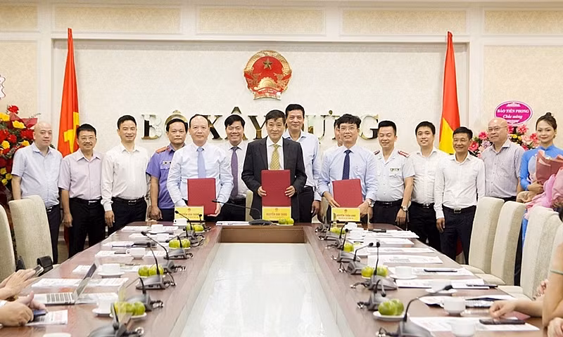 Báo Xây dựng, Báo Bảo vệ Pháp luật và Báo Thanh tra ký kết Biên bản ghi nhớ.