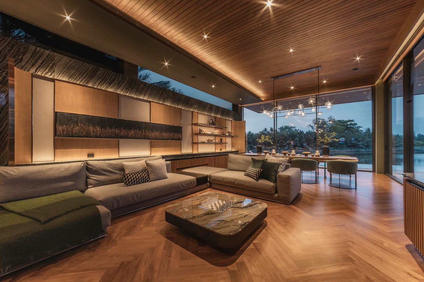 Công trình này được xây dựng xuất phát từ mong muốn của chủ nhà là tạo ra một không gian đa năng, vừa là nơi thư giãn, ăn uống, lại có thể phục vụ nhiều hoạt động giải trí khác nhau với các thành viên trong gia đình, cũng như tổ chức các bữa tiệc nhỏ cho bạn bè.