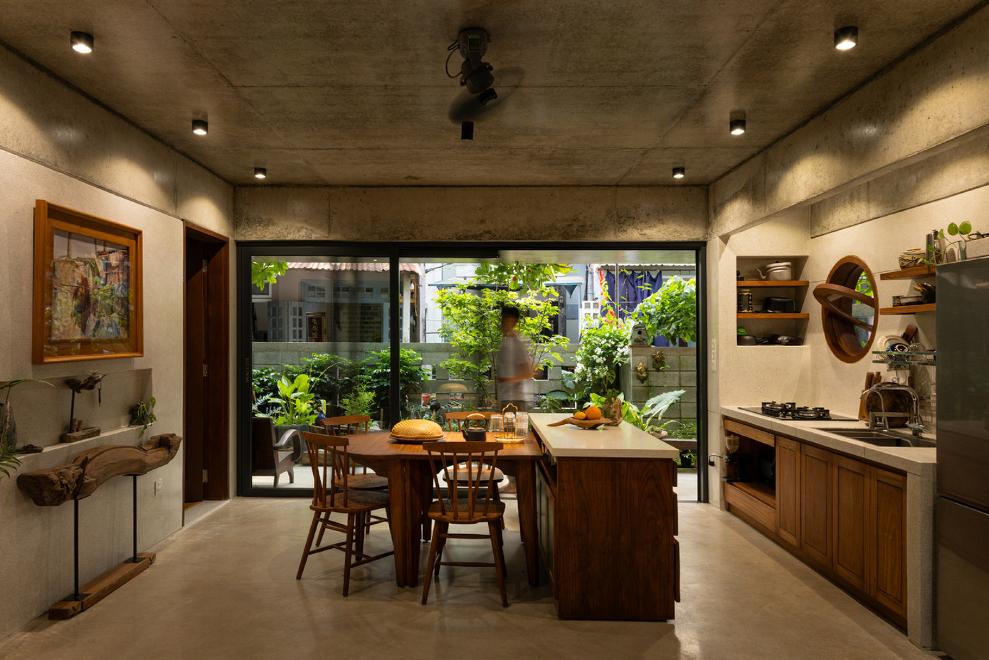 Không gian gia đình kết hợp phòng khách và bếp với đồ nội thất linh hoạt, khuyến khích sự tương tác giữa các thành viên trong gia đình, bạn bè và học sinh. Không gian gia đình kết hợp phòng khách và bếp với đồ nội thất linh hoạt, khuyến khích sự tương tác giữa các thành viên trong gia đình, bạn bè và học sinh.