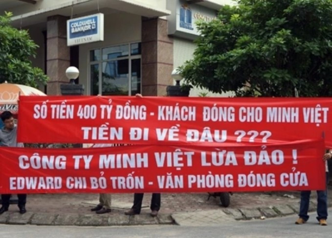 Sau khi thế chấp cho ngân hàng và huy động 400 tỷ đồng của khách hàng, dự án Tricon Tower bị dừng thi công khi mới xây dựng được 20% khối lượng công trình. Cùng thời gian, chủ đầu tư dự án rời khỏi Việt Nam và biệt tăm từ năm 2013 tới nay. Sau khi thế chấp cho ngân hàng và huy động 400 tỷ đồng của khách hàng, dự án Tricon Tower bị dừng thi công khi mới xây dựng được 20% khối lượng công trình. Cùng thời gian, chủ đầu tư dự án rời khỏi Việt Nam và biệt tăm từ năm 2013 tới nay.