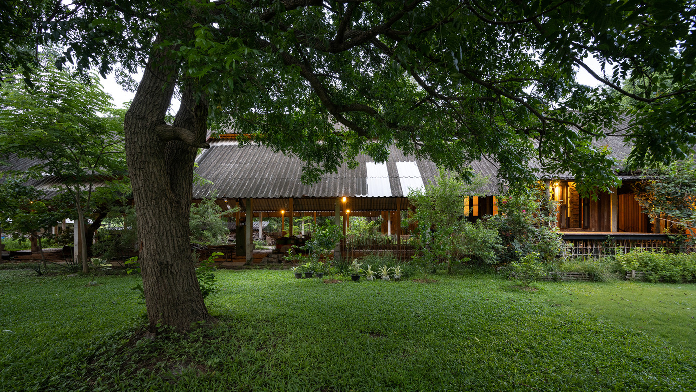 Đây vốn là kiểu nhà nhỏ (lều trông lúa) dùng để nghỉ ngơi khi đến mùa vụ, được xây dựng từ những vật liệu đã qua sử dụng, theo phương pháp đơn giản.