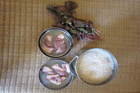 Gạo, rau và thịt sống được phát cho 21 bệnh nhân ngày 4-5