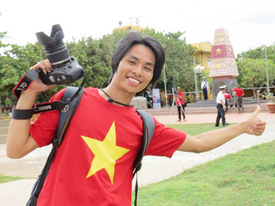 PV Trường Phong công tác tại quần đảo Trường Sa tháng 5/2013. Ảnh: Ngọc Tú. PV Trường Phong công tác tại quần đảo Trường Sa tháng 5/2013. Ảnh: Ngọc Tú