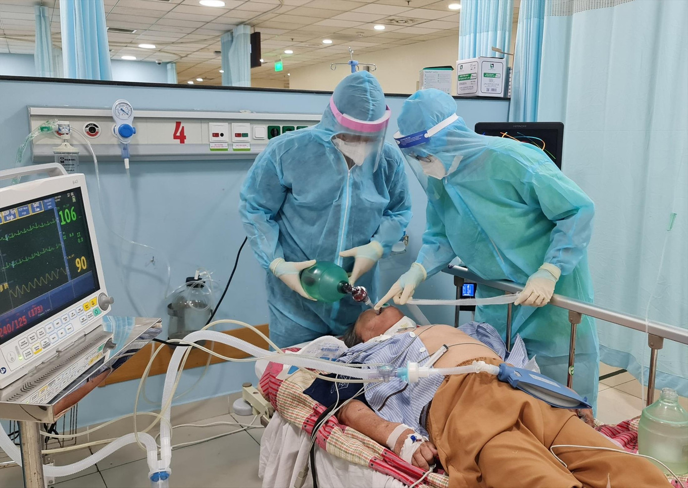 Bệnh viện Điều trị COVID-19 do Bệnh viện Chợ Rẫy phụ trách, số ca tử vong vì COVID-19 đang giảm sâu ở mức chỉ còn khoảng 50% so với những ngày cao điểm. Ảnh: Vân Sơn Bệnh viện Điều trị COVID-19 do Bệnh viện Chợ Rẫy phụ trách, số ca tử vong vì COVID-19 đang giảm sâu ở mức chỉ còn khoảng 50% so với những ngày cao điểm. Ảnh: Vân Sơn