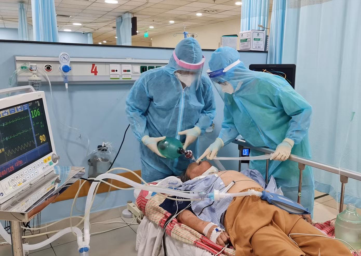 Bệnh viện Điều trị COVID-19 do Bệnh viện Chợ Rẫy phụ trách, số ca tử vong vì COVID-19 đang giảm sâu ở mức chỉ còn khoảng 50% so với những ngày cao điểm. Ảnh: Vân Sơn