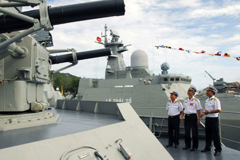 Trong ảnh là tổ hợp pháo – tên lửa phòng không tầm thấp Palma-SU trang bị trên tàu HQ-011 Đinh Tiên Hoàng. Tổ hợp gồm 2 pháo 6 nòng 30mm và 8 tên lửa đối không có thể tiêu diệt máy bay, tên lửa hành trình (nguồn: Báo QĐND)