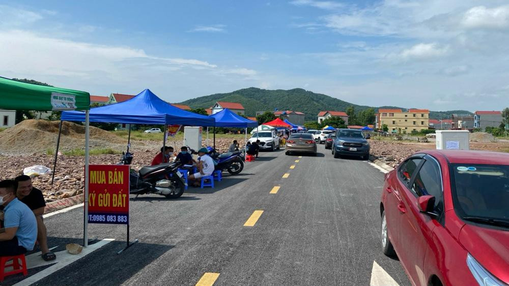 Bộ Xây dựng yêu cầu chấn chỉnh hành vi mua bán trao tay nhiều lần, "thổi giá" gây nhiễu loạn thông tin thị trường BĐS.