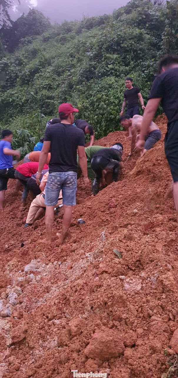 Đến 7 giờ cùng ngày đã tìm thấy 8 người. Các nạn nhân đưa đi cấp cứu tại bệnh viện đa khoa tỉnh.