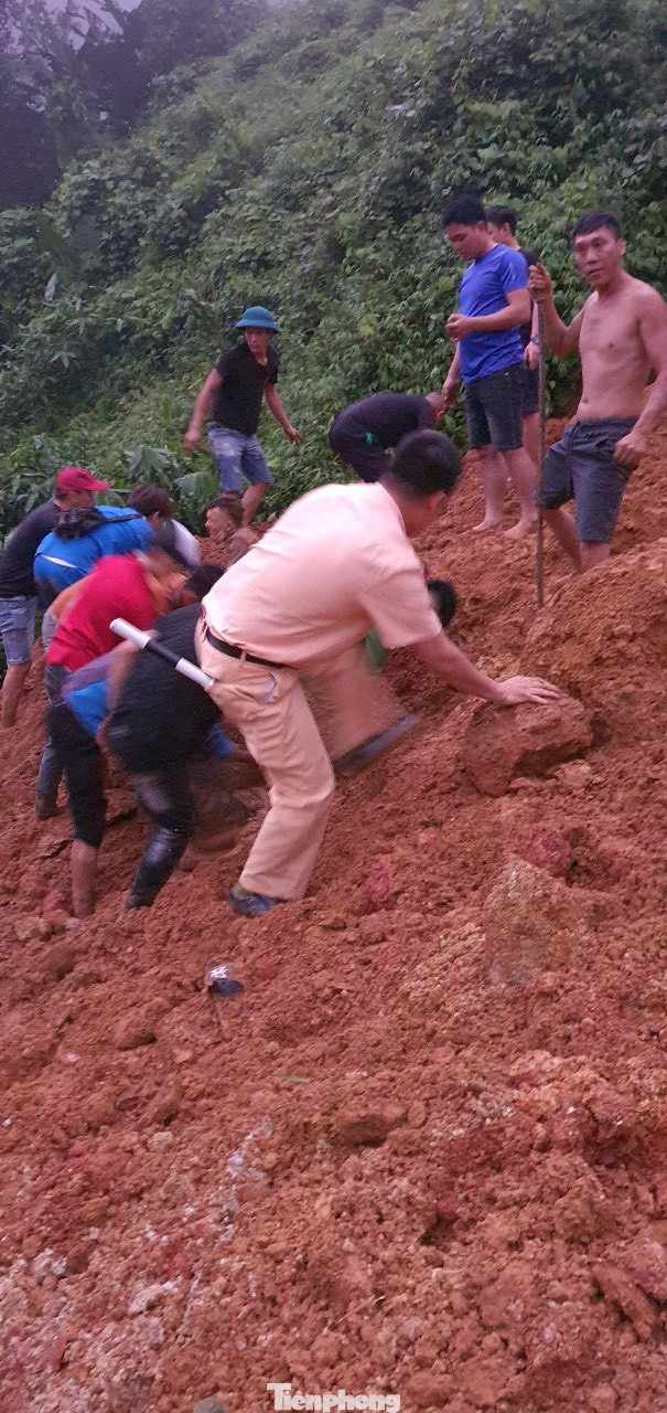 Lái xe được xác định là anh N.C.T. (SN 1966, HKTT tổ 16 P. Trần Phú TP Hà Giang). Tài xế này được xác định đã tử vong tại hiện trường.