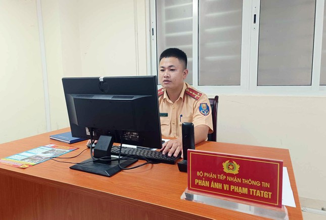 Bộ phận tiếp nhận thông tin phản ánh vi phạm TTATGT tại Phòng CSGT Công an TP Hà Nội.