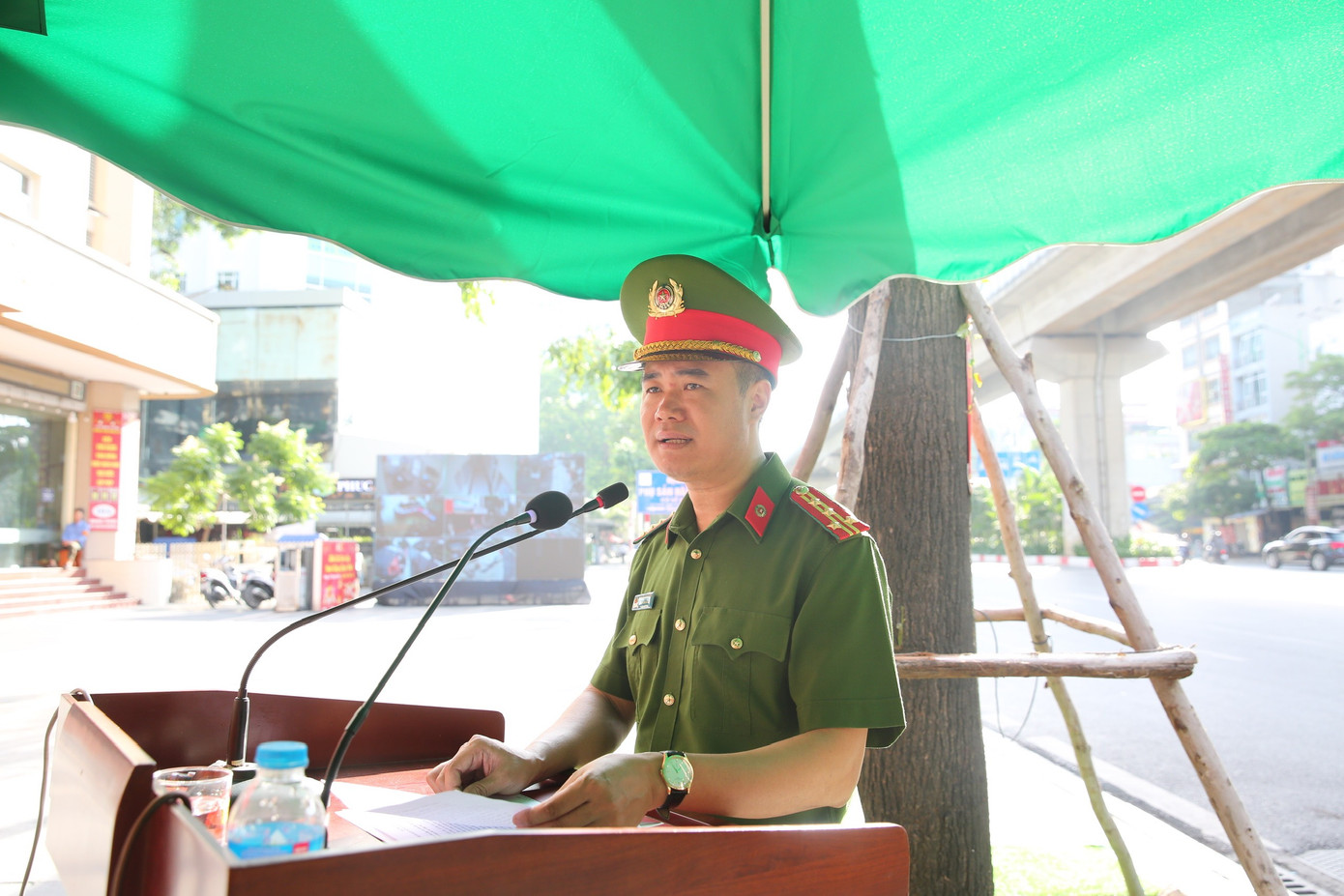 Đại tá Nguyễn Ngọc Quyền - Trưởng Công an quận Hà Đông nhấn mạnh, buổi diễn tập này có ý nghĩa hết sức quan trọng để rèn luyện khả năng tư duy lãnh đạo, điều hành, xử lý tình huống về trật tự xã hội. Đây cũng là dịp để cán bộ, chiến sỹ tập luyện, sử dụng thành thạo phương tiện, vũ khí, công cụ hỗ trợ được trang bị; nâng cao bản lĩnh chính trị, tinh thần dũng cảm, ý thức tổ chức kỷ luật, mối quan hệ phối hợp, hiệp đồng chặt chẽ giữa các lực lượng và khả năng sẵn sàng chiến đấu trong quá trình giải quyết, xử lý những tình huống cấp bách, phức tạp xâm phạm trật tự an toàn xã hội.