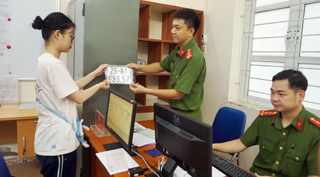 Người dân có thể đăng ký xe trực tuyến trên VNeID. Ảnh minh họa: Thanh Hà Người dân có thể đăng ký xe trực tuyến trên VNeID. Ảnh minh họa: Thanh Hà