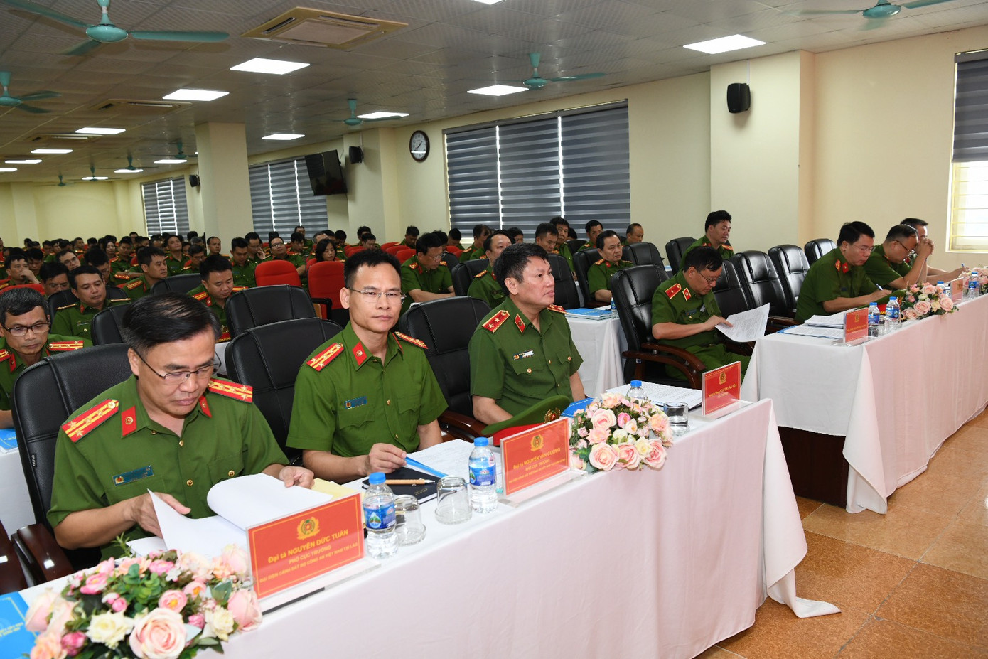 Toàn cảnh Hội nghị. Toàn cảnh Hội nghị.