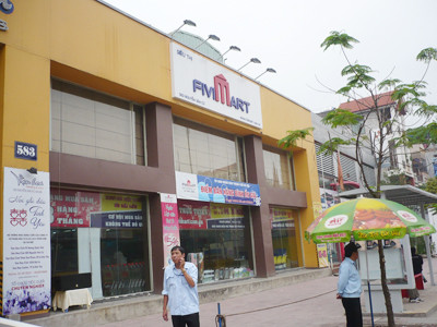 Khu đất của Nhà máy Xe lửa Gia Lâm tại số 583 Nguyễn Văn Cừ mặt tiền trở thành siêu thị Fivimart Ảnh: Anh Trọng