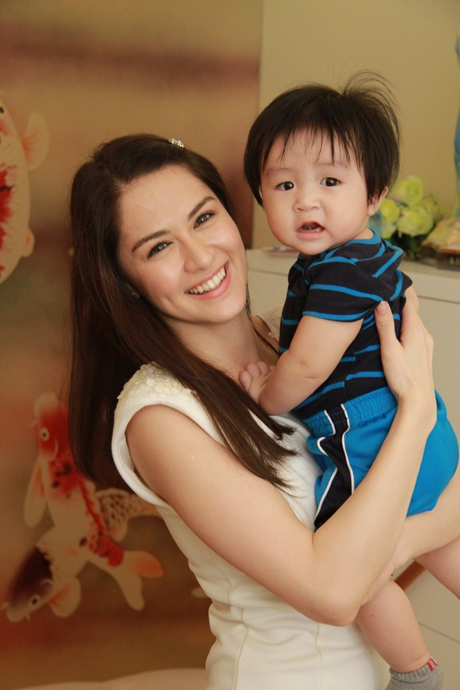 Họ trò chuyện với nhau khá vui vẻ. Marian không giấu niềm hạnh phúc khi nhận được tình cảm yêu mến từ gia đình chị Diễm. Cô thích thú trước vẻ đáng yêu của một em bé