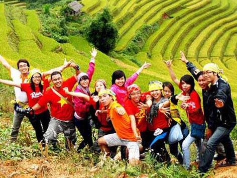 Ngày càng nhiều du khách đến với ruộng bậc thang. Ảnh: PV