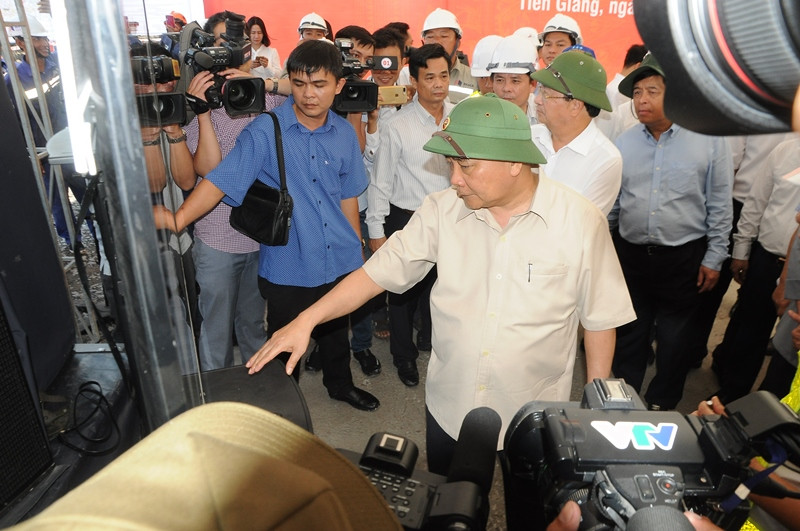 Thủ tướng kiểm tra công trường dự án cao tốc Trung Lương – Mỹ Thuận ảnh 2