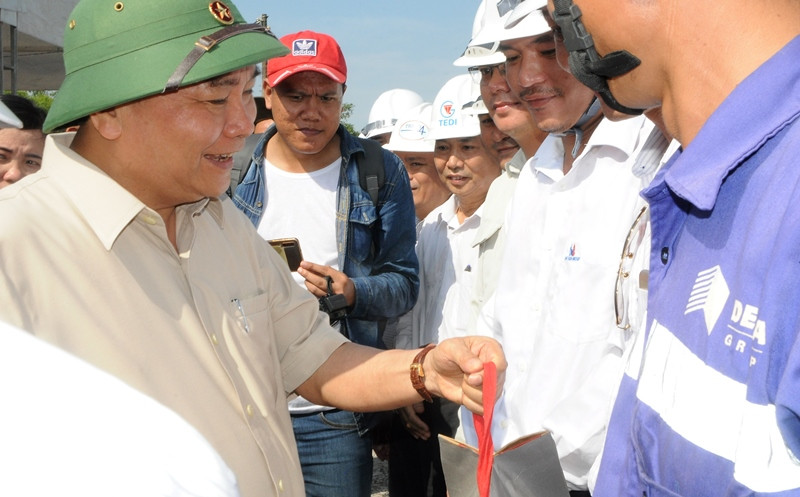 Thủ tướng kiểm tra công trường dự án cao tốc Trung Lương – Mỹ Thuận ảnh 3