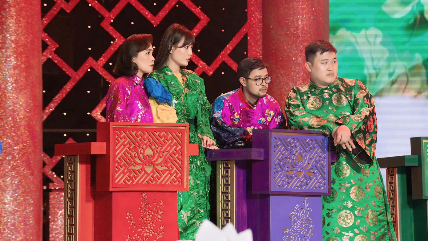 Cuộc thi Đường lên đỉnh Thiên cung, chế theo ý tưởng của chương trình Đường lên đỉnh Olympia bị chê dài dòng, thiếu hấp dẫn. Cuộc thi Đường lên đỉnh Thiên cung, chế theo ý tưởng của chương trình Đường lên đỉnh Olympia bị chê dài dòng, thiếu hấp dẫn.