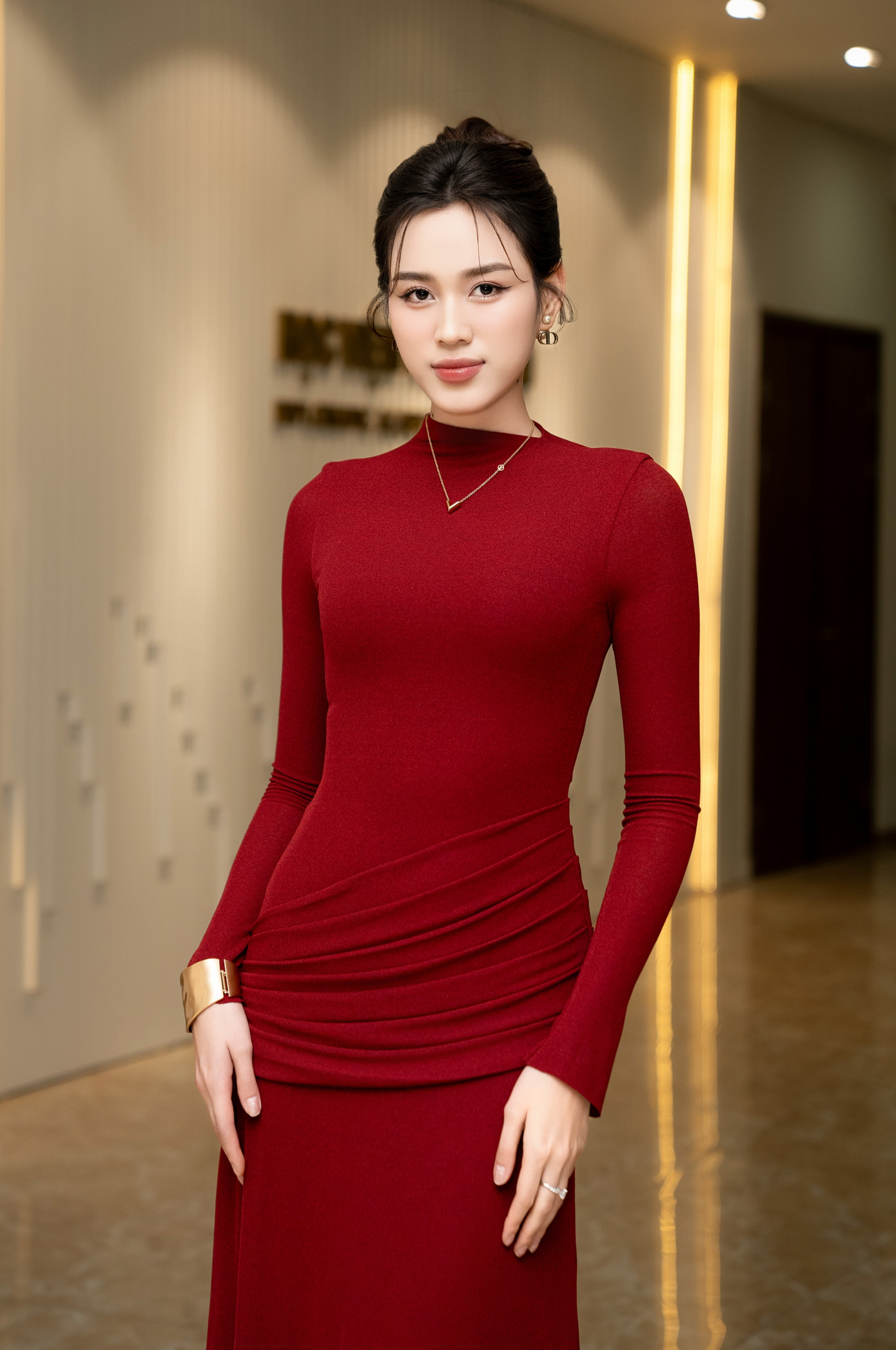 Hoa hậu Đỗ Thị Hà tại buổi giao lưu với sinh viên Học viện Ngoại giao chiều 9/1. Hoa hậu Đỗ Thị Hà tại buổi giao lưu với sinh viên Học viện Ngoại giao chiều 9/1.