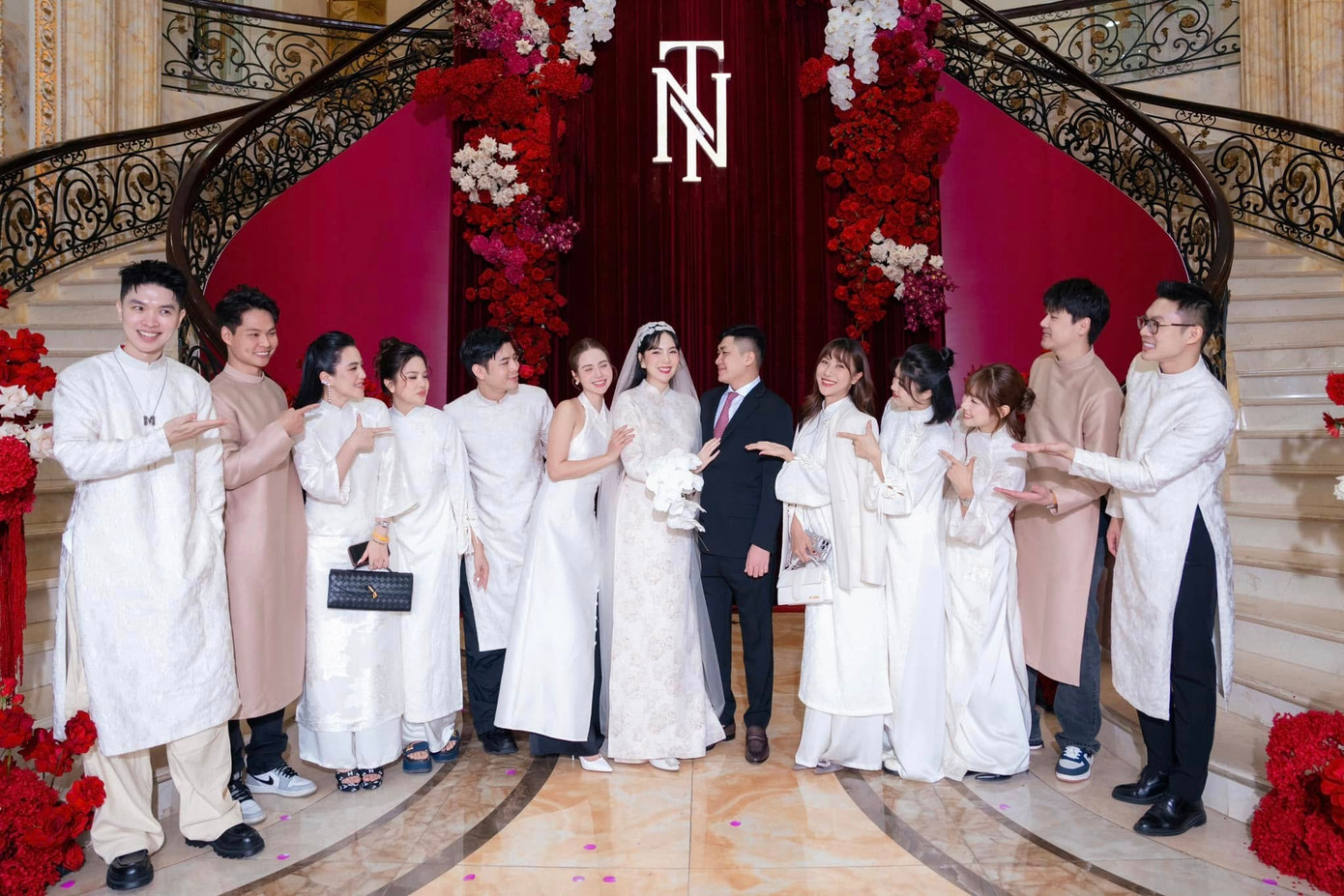 Một số hình ảnh trong đám cưới của MC Mai Ngọc. Nữ diễn viên Huyền Lizzie tham dự ngày vui của bạn thân. Một số hình ảnh trong đám cưới của MC Mai Ngọc. Nữ diễn viên Huyền Lizzie tham dự ngày vui của bạn thân.