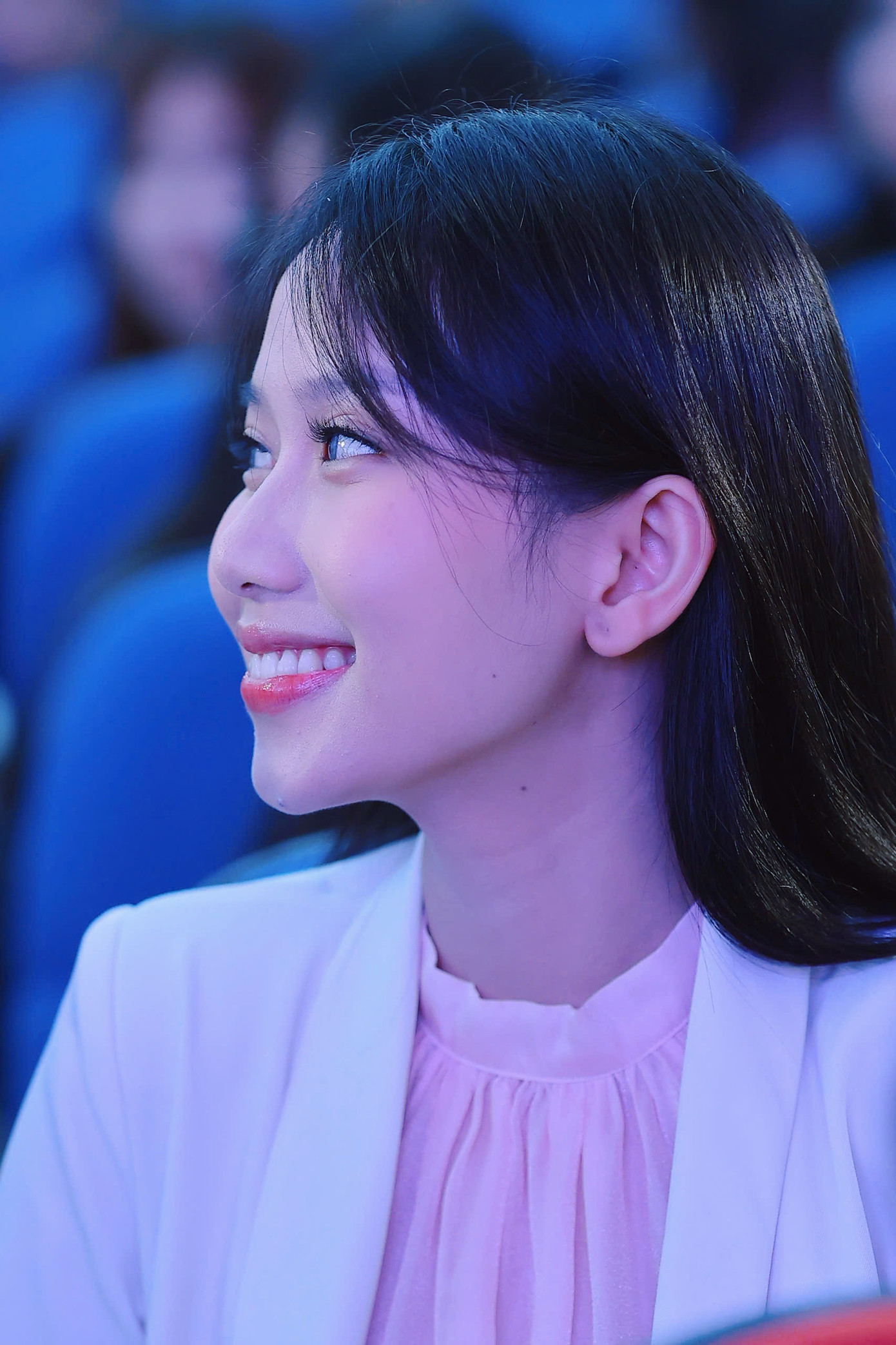 Không chỉ xinh đẹp, các cô gái đến từ Đại học Đà Nẵng được xem là ứng viên tiềm năng của cuộc thi Hoa hậu Việt Nam 2024 khi sở hữu khả năng ngoại ngữ, tài lẻ như ca hát, vũ đạo...