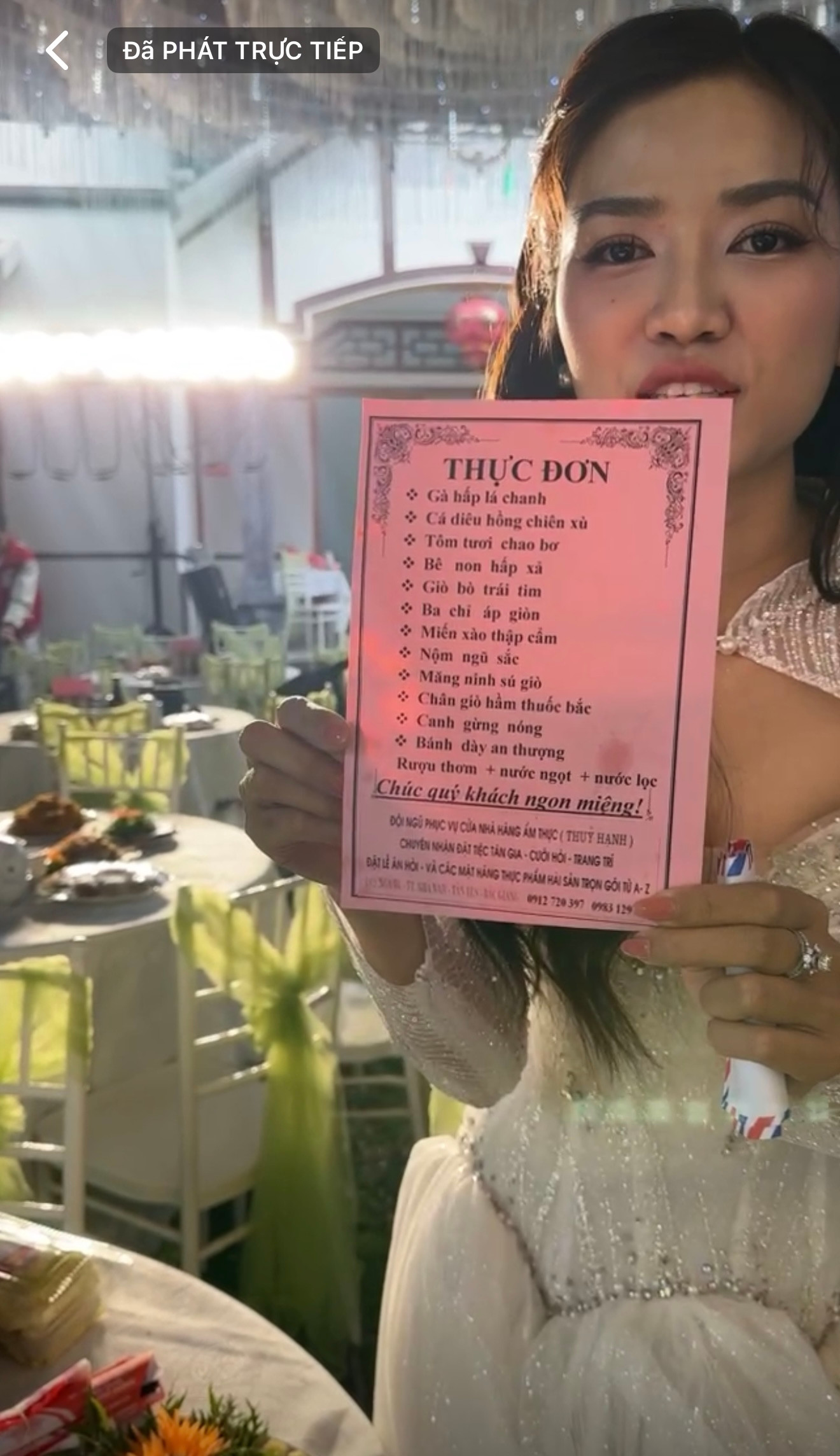 Anh Đào và Anh Tuấn trong đám cưới chiều 18/1 tại Bắc Giang. Ảnh: Chụp màn hình. Anh Đào và Anh Tuấn trong đám cưới chiều 18/1 tại Bắc Giang. Ảnh: Chụp màn hình.