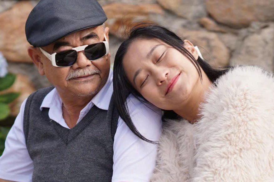 NSND Việt Anh tên thật là Nguyễn Văn Liêm, sinh năm 1958 ở TPHCM. Ông được xem là nghệ sĩ tài năng của nghệ thuật phía Nam khi có khả năng biến hóa đa dạng từ chính kịch đến hài kịch, từ sân khấu đến điện ảnh.