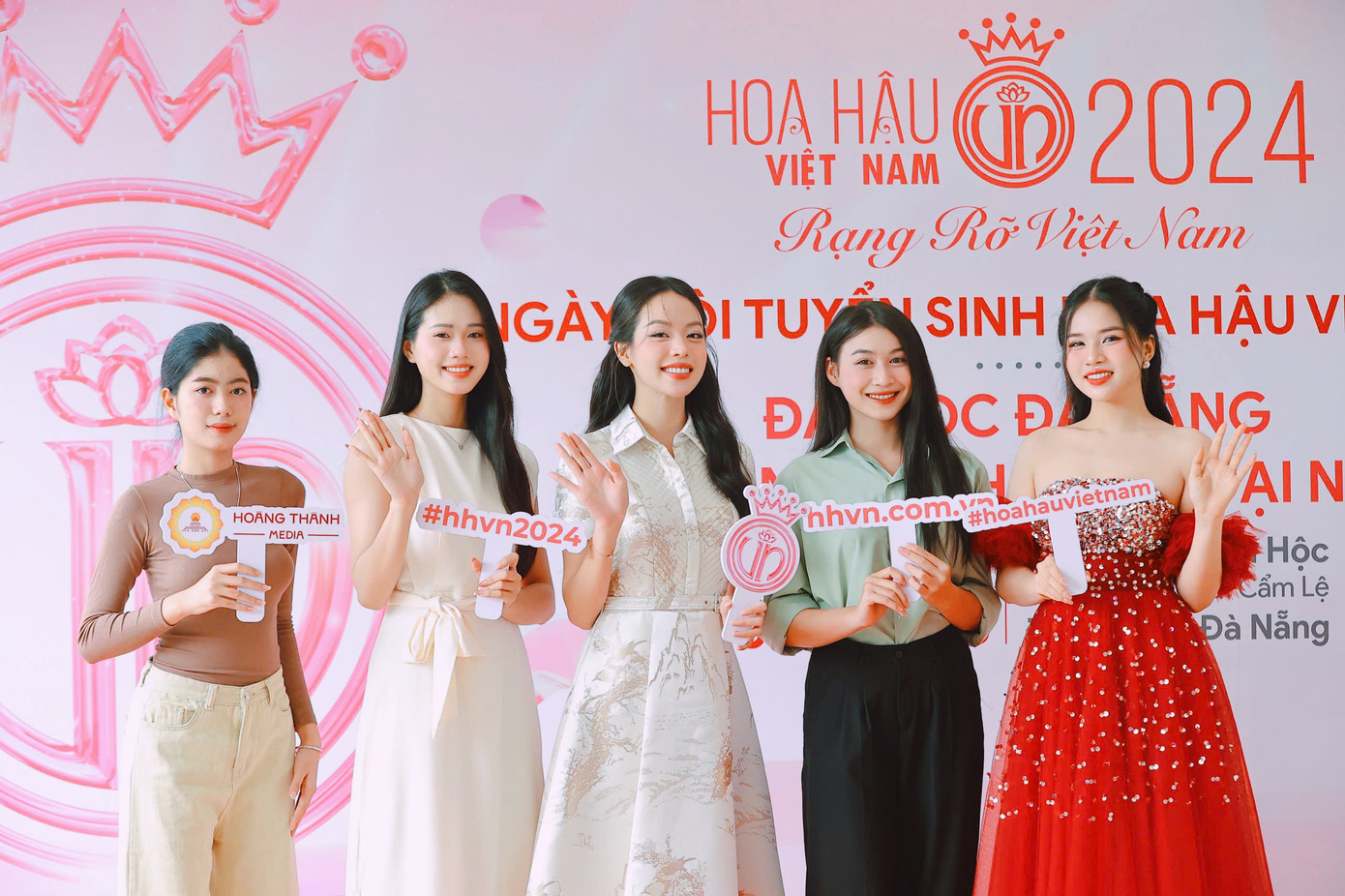 Nhiều thí sinh của Đại học Đà Nẵng hào hứng nộp hồ dự thi và bày tỏ muốn tiếp bước Hoa hậu Thanh Thủy chinh phục vương miện Hoa hậu Việt Nam.