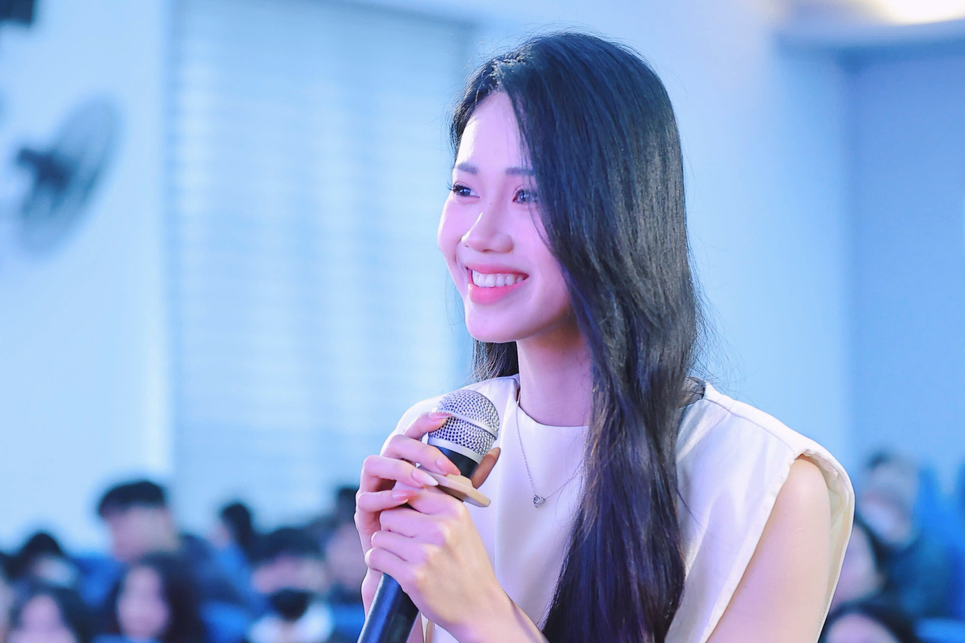 “Đây là cơ hội để thí sinh tự tin và tỏa sáng hơn. Cũng là cơ hội để công chúng theo dõi hành trình của từng cá nhân từ vòng thi đầu tiên cho tới đêm chung kết. Tôi hoàn toàn tin tưởng vào chất lượng, uy tín và tính minh bạch của Hoa hậu Việt Nam 2024”, một nữ sinh chia sẻ.