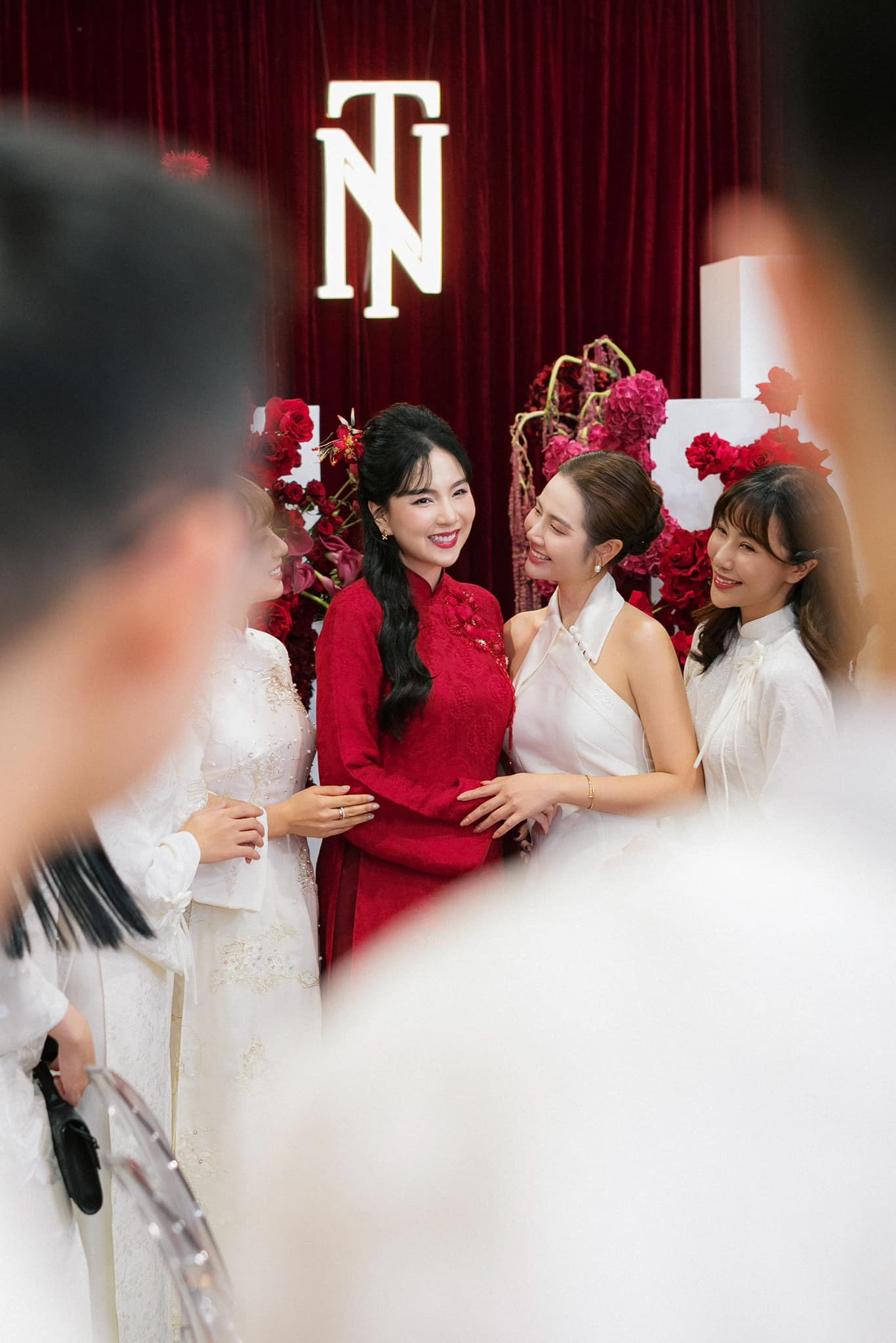 Một số hình ảnh trong đám cưới của MC Mai Ngọc. Nữ diễn viên Huyền Lizzie tham dự ngày vui của bạn thân. Một số hình ảnh trong đám cưới của MC Mai Ngọc. Nữ diễn viên Huyền Lizzie tham dự ngày vui của bạn thân.