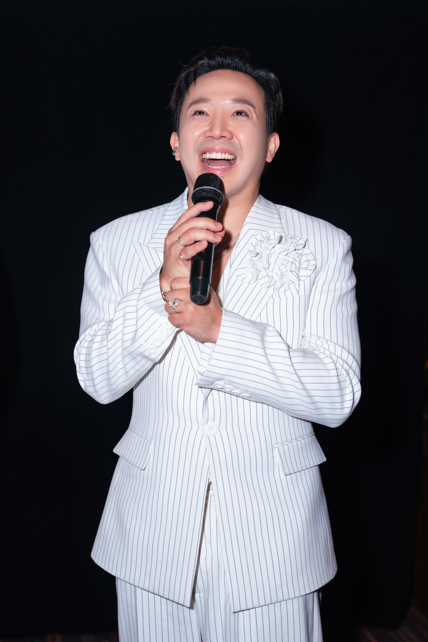 Trấn Thành mong khán giả hãy quên Mai khi đến rạp xem Bộ tứ báo thủ. Trấn Thành mong khán giả hãy quên Mai khi đến rạp xem Bộ tứ báo thủ.