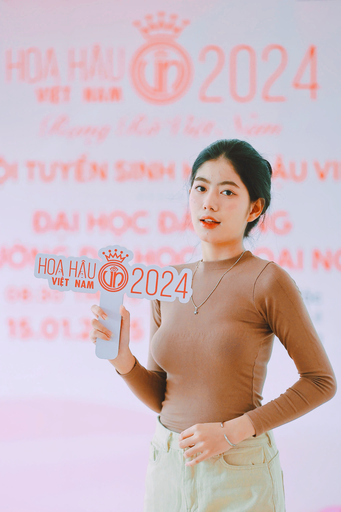 Các nữ sinh Đại học Đà Nẵng cho biết đã chuẩn bị kỹ năng cần thiết cho cuộc thi. Họ tự tin ghi danh khi tìm hiểu thông tin và thể lệ cuộc thi cũng như được BTC hỗ trợ về nhiều mặt như trang phục, đi lại, ăn ở…