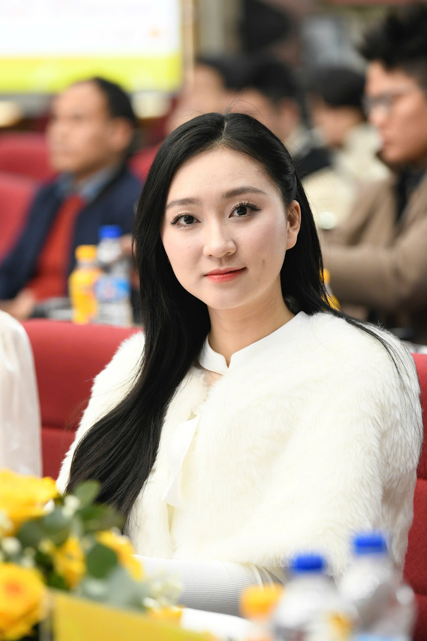 Người đẹp Kim Trà My chia sẻ Giải thưởng "Bền Đam Mê" là một biểu tượng cho sự kiên trì, nỗ lực không ngừng nghỉ trong việc theo đuổi đam mê, dù gặp phải bất kỳ khó khăn nào. Giải thưởng không chỉ vinh danh những thành tựu mà còn tôn vinh hành trình vượt qua thử thách, giữ vững niềm tin và nhiệt huyết. “Triết lý ‘Không gì là không thể’ phù hợp với tinh thần của giải thưởng này, vì nó khuyến khích mỗi người không dừng lại khi gặp khó khăn mà kiên trì vượt qua giới hạn của bản thân, biến những điều tưởng chừng không thể thành hiện thực”, cô nhấn mạnh.