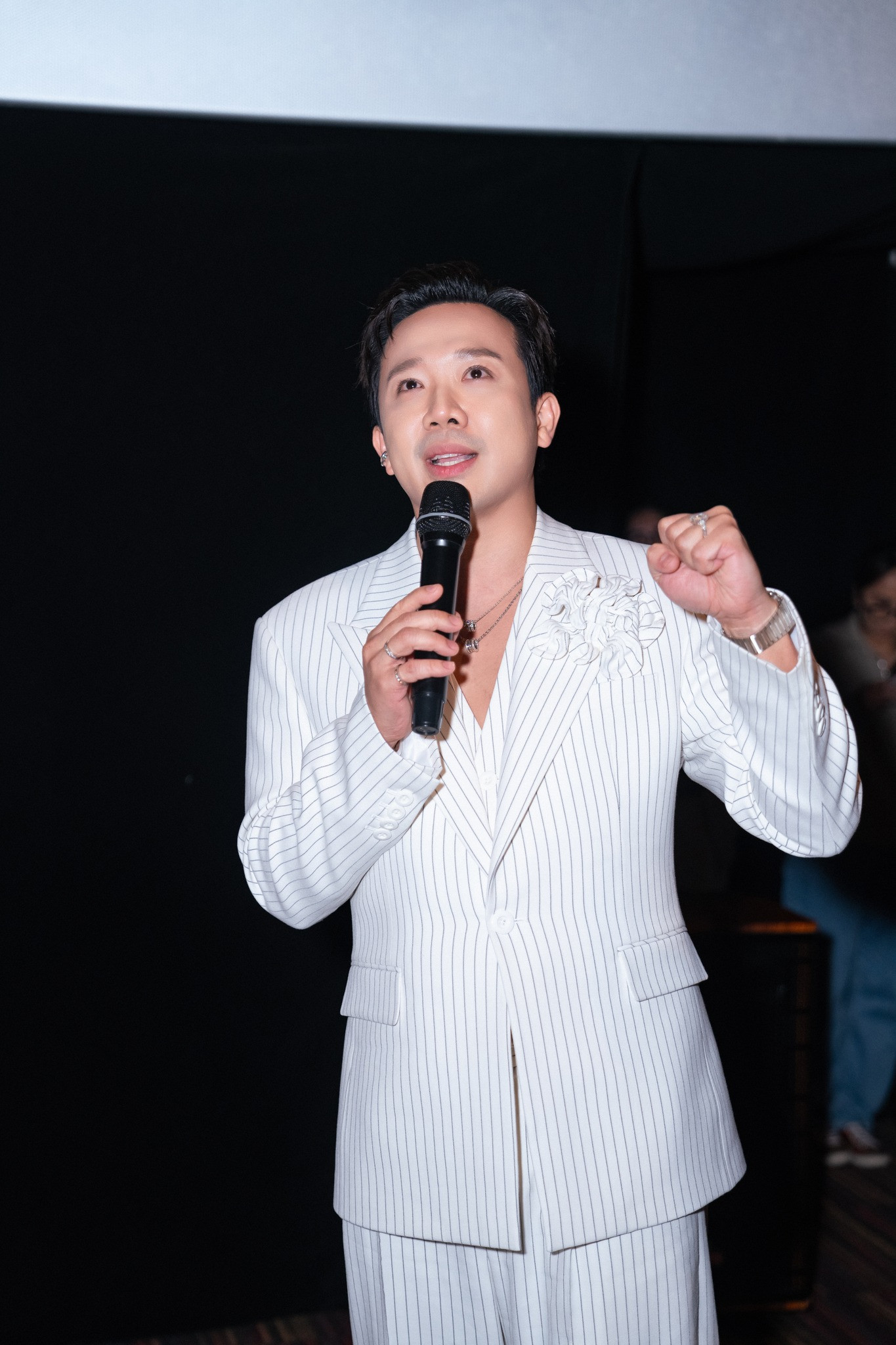 Trấn Thành mong khán giả hãy quên Mai khi đến rạp xem Bộ tứ báo thủ. Trấn Thành mong khán giả hãy quên Mai khi đến rạp xem Bộ tứ báo thủ.