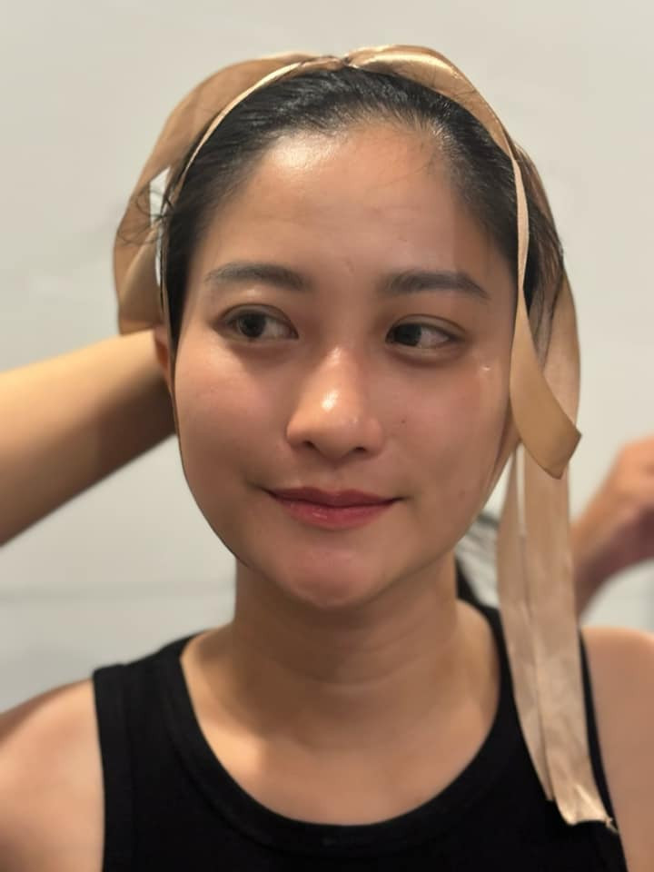 Chân Chân được nhận xét có ngoại hình ưa nhìn. Cô thường đăng tải ảnh mặt mộc trên trang cá nhân.