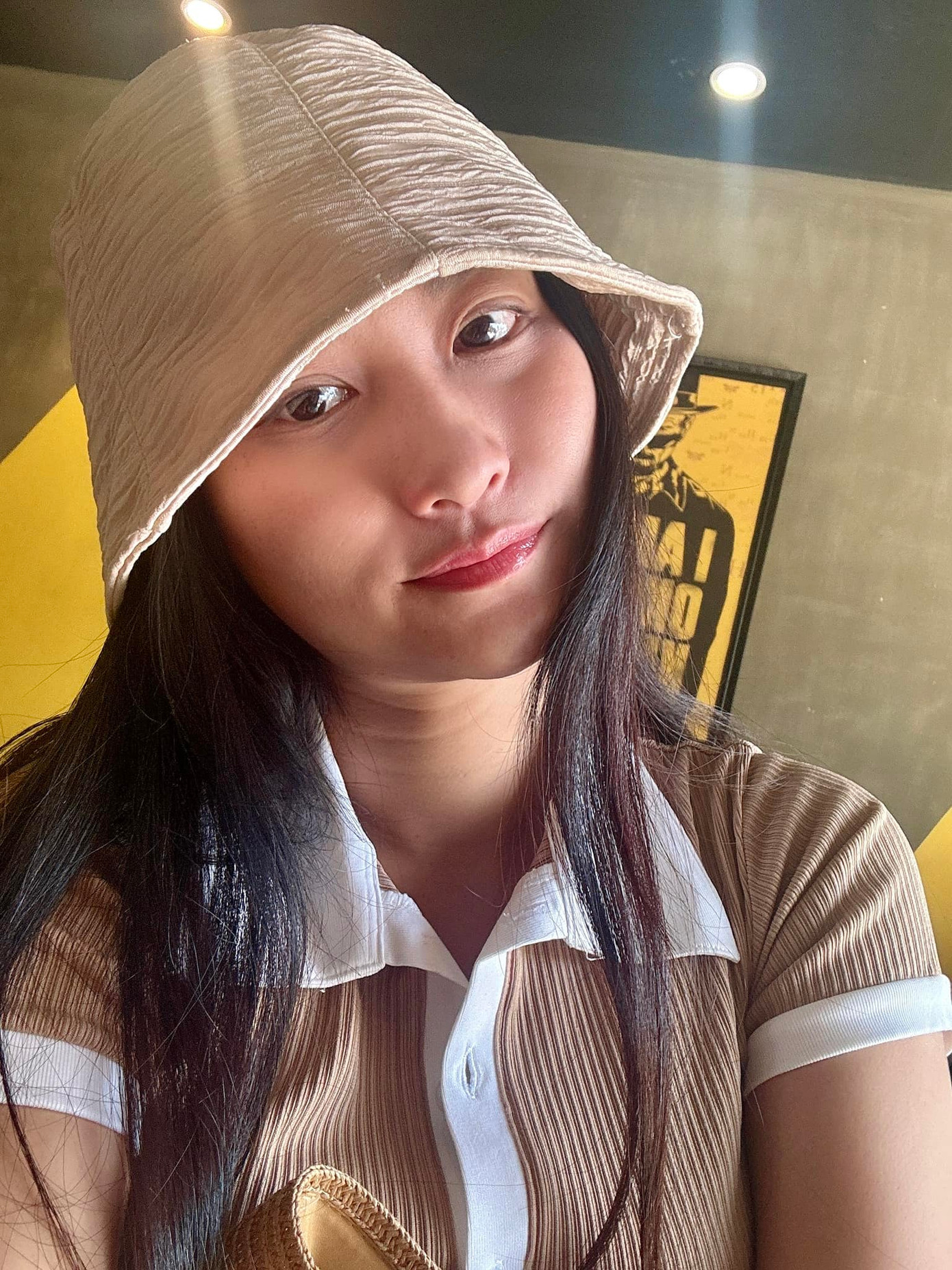 Chân Chân được nhận xét có ngoại hình ưa nhìn. Cô thường đăng tải ảnh mặt mộc trên trang cá nhân.