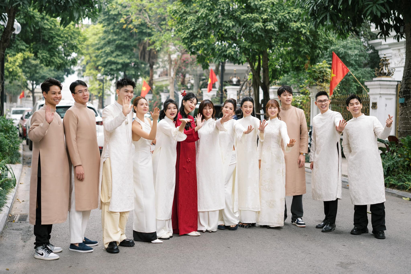 Một số hình ảnh trong đám cưới của MC Mai Ngọc. Nữ diễn viên Huyền Lizzie tham dự ngày vui của bạn thân. Một số hình ảnh trong đám cưới của MC Mai Ngọc. Nữ diễn viên Huyền Lizzie tham dự ngày vui của bạn thân.