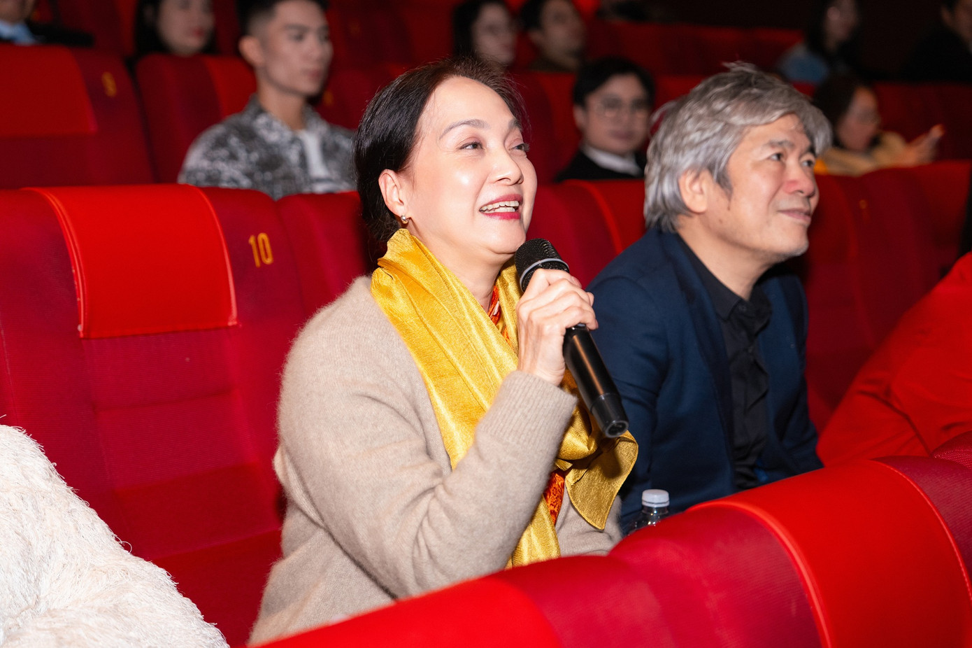 NSND Lê Khanh, NSND Thanh Lam dành lời khen cho Trấn Thành. NSND Lê Khanh, NSND Thanh Lam dành lời khen cho Trấn Thành.