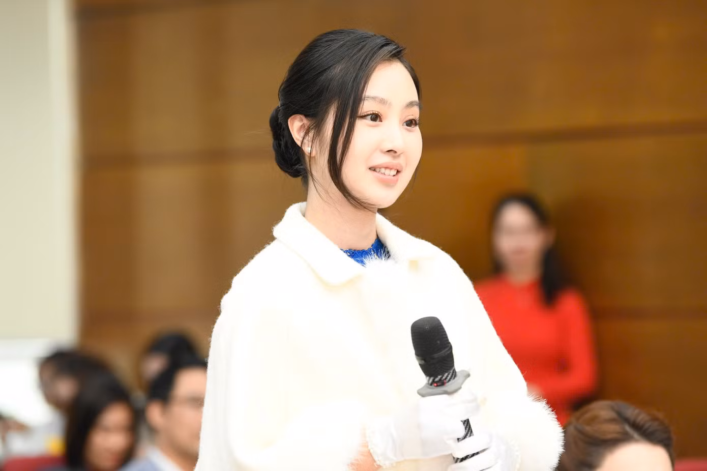 Đồng quan điểm với Kim Trà My và Ngọc Nữ, người đẹp Phạm Giáng My cho rằng Giải thưởng “Bền Đam Mê” là cầu nối hỗ trợ các bạn trẻ theo đuổi đam mê. Giúp họ có động lực, sự khích lệ trên hành trình chinh phục đỉnh cao trong lĩnh vực mình lựa chọn.