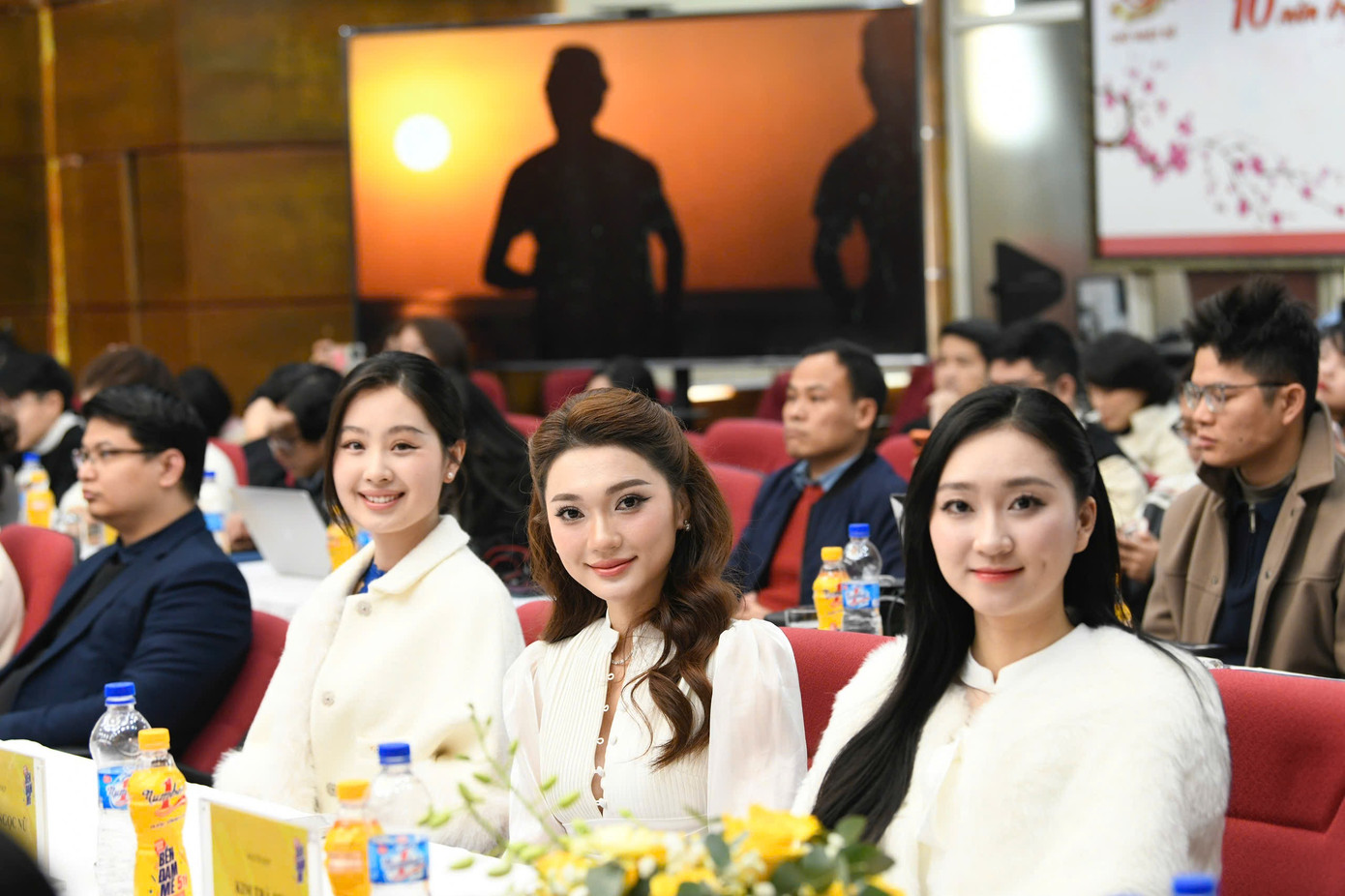 Chiều 17/1, Quỹ Hỗ trợ Tài năng trẻ Việt Nam (thuộc Trung ương Đoàn TNCS Hồ Chí Minh) công bố Giải thưởng "Bền Đam Mê". Có mặt tại sự kiện, người đẹp Nguyễn Ngọc Nữ chia sẻ đam mê là ngọn lửa dẫn đường, là động lực thúc đẩy mỗi người theo đuổi mục tiêu bất chấp khó khăn, trở ngại để chạm tới thành công.