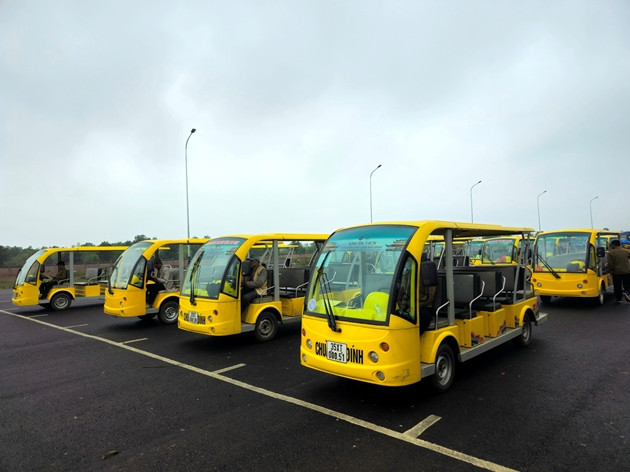 Bãi xe điện sạch đẹp, hài lòng du khách. Bãi xe điện sạch đẹp, hài lòng du khách.