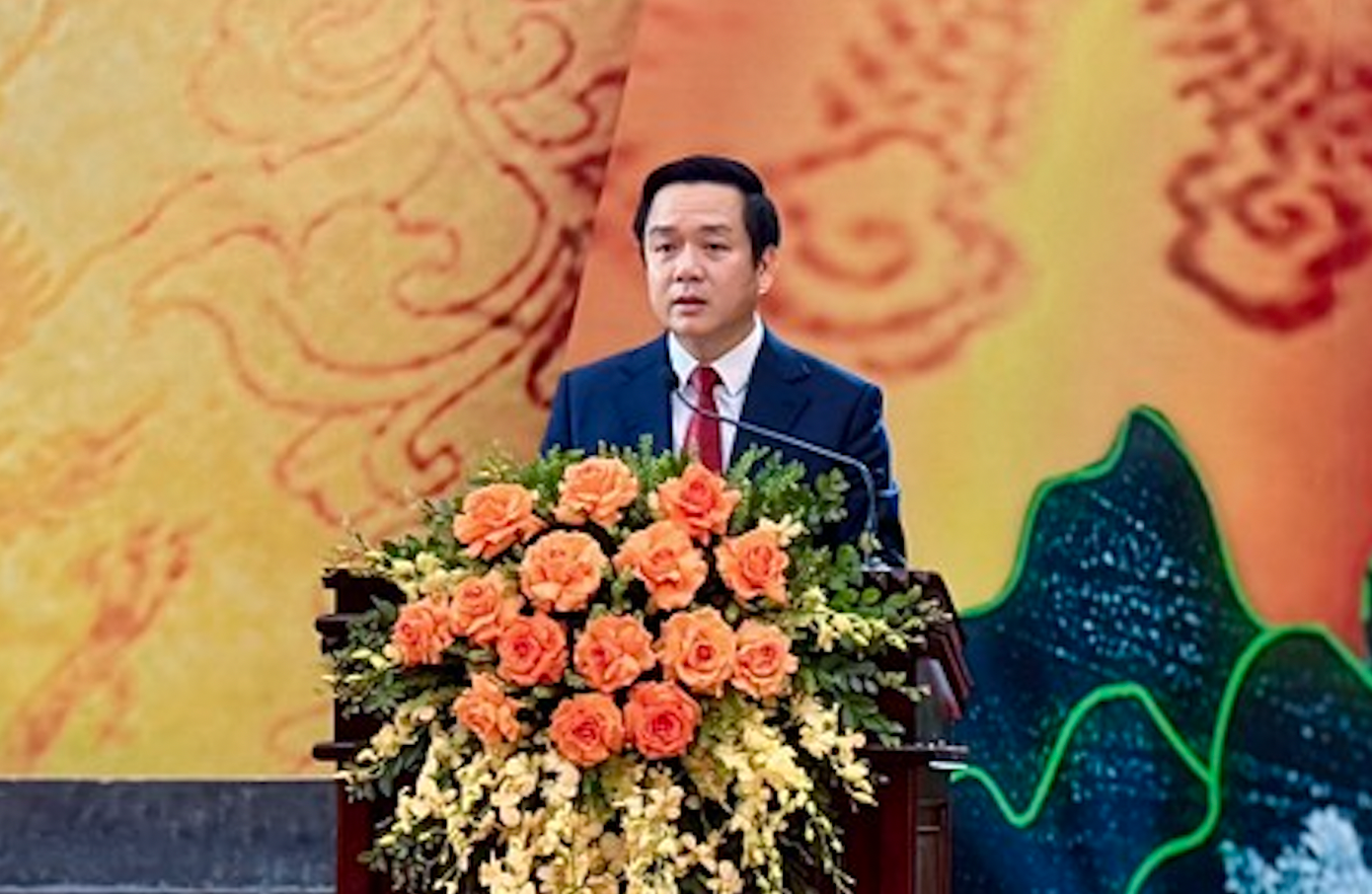 Chủ tịch UBND tỉnh Ninh Bình phát biểu tại buổi lễ.