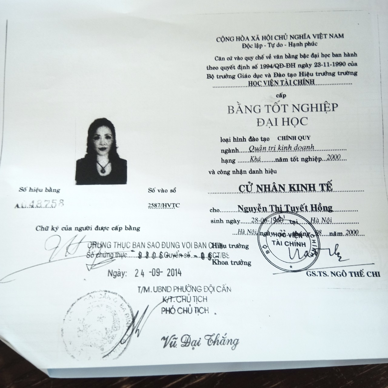 Học viện Tài chính đã phản hồi bằng Văn bản số 42 xác nhận, không có bằng tốt nghiệp ngành Quản trị kinh doanh, số hiệu A048758 được cấp cho bà Nguyễn Thị Tuyết Hồng vào năm 2000. Học viện Tài chính đã phản hồi bằng Văn bản số 42 xác nhận, không có bằng tốt nghiệp ngành Quản trị kinh doanh, số hiệu A048758 được cấp cho bà Nguyễn Thị Tuyết Hồng vào năm 2000.