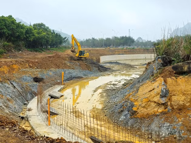 Nhiều hạng mục được cải tạo nhằm phục vụ du khách và nhân dân. Nhiều hạng mục được cải tạo nhằm phục vụ du khách và nhân dân.