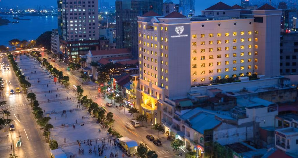 Đường Nguyễn Huệ (đoạn từ Lê Lợi đến Tôn Đức Thắng) sẽ cấm tất cả các loại xe lưu thông vào 3 buổi tối cuối tuần này để phục vụ lễ hội âm nhạc quốc tế Đường Nguyễn Huệ (đoạn từ Lê Lợi đến Tôn Đức Thắng) sẽ cấm tất cả các loại xe lưu thông vào 3 buổi tối cuối tuần này để phục vụ lễ hội âm nhạc quốc tế